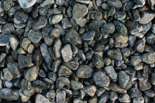 Зеленая галька (щебень галтованный зеленый змеевик) фр. 20-40 мм.  купить  в Краснодаре мрамор зеленый, салатовый оголтованный щебень мраморный 12 500 руб/т   фото 