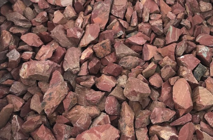  Щебень крошка красный (ЯШМА) фр. 20-40 мм.  купить  в Краснодаре яшма красный, бордовый декоративный ландшафтный щебень 6 600 руб/т   фото 