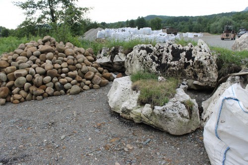  Песчаник ядра, фр. 100-300 мм  купить в Краснодаре песчаник бежевый серый рыжий речная галька 5 000 руб/т   фото 