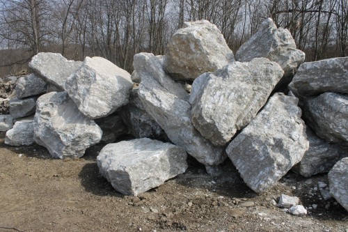  Мраморизированный известняк фр.500-1500 мм.  купить в Краснодаре    7 000 руб/т   фото 