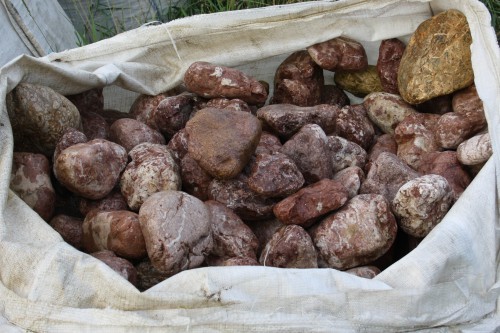  Розовый валунчик фр.100-300 мм.  купить в Краснодаре крупный природный камень розовый, серый молочный красный речной галечник природный 7850 руб/т   фото 