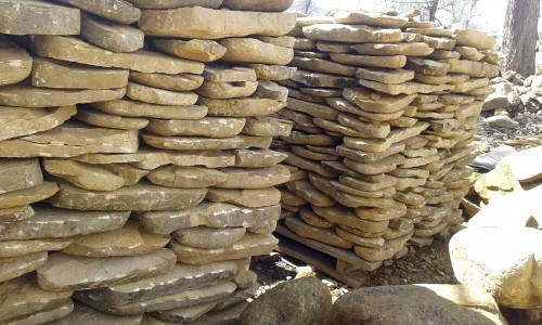 Песчаник колотый для облицовки (фр. 2-3 см)  купить  в Краснодаре песчаник бежевый серый рыжий песчаник строительный 5000 руб/т   фото 