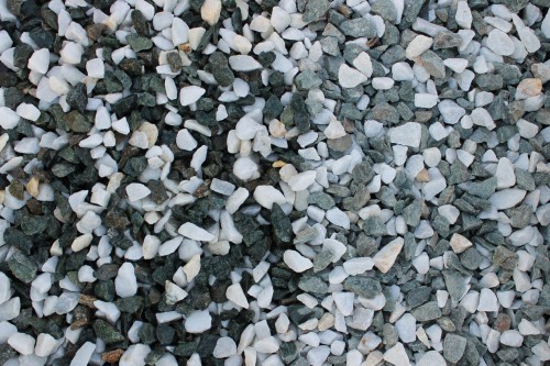  Мраморная крошка (щебень крошка микс: белый-зеленый) фр. 10-20 мм.  купить  в Краснодаре мрамор белый, зеленый каменная ландшафтная декоративная крошка щебня 9500 руб/т   фото 