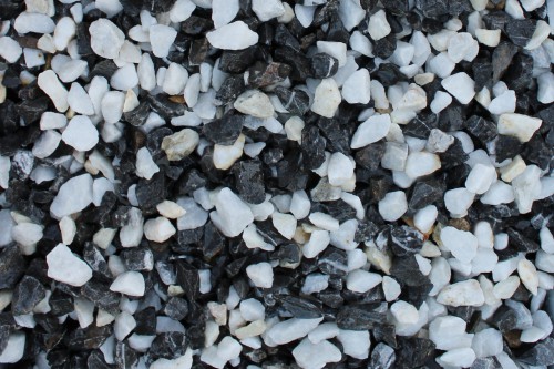  Мраморная крошка (щебень крошка микс : черный-белый) фр. 10-20 мм.  купить  в Краснодаре мрамор белый, черный каменная декоративная крошка ландшафтная 9500 руб/т   фото 