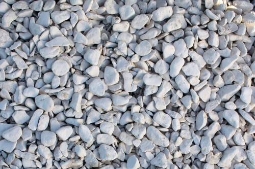  Белая галька (щебень галтованный белый мрамор) фр.5-10 мм.  купить  в Краснодаре мрамор белый, айвори, молочный каменная мраморная декоративная ландшафтная крошка 14500 руб/т   фото 