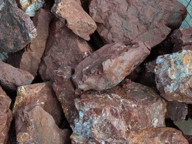  Щебень крошка красный (ЯШМА) фр. 10-20 мм.  купить  в Краснодаре яшма красный, бордовый, оранжевый, рыжий декоративный каменный ландшафтный щебень колотый 6 600 руб/т   фото 