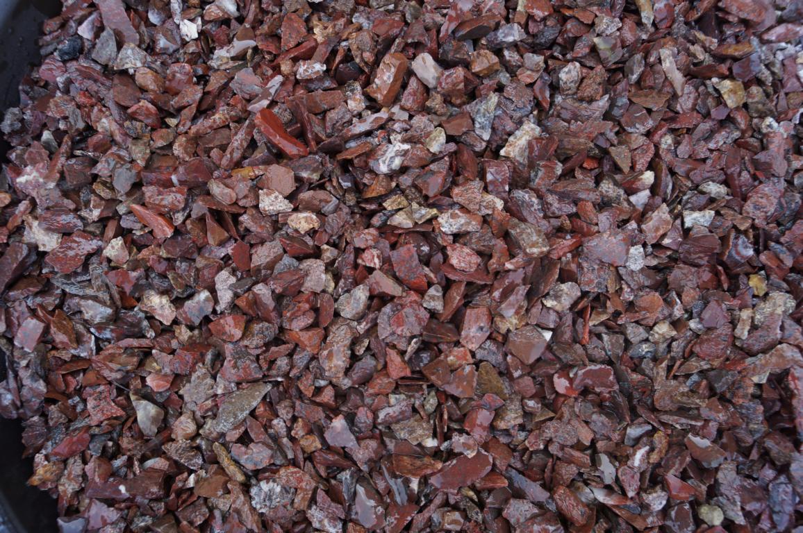  Щебень крошка красный (ЯШМА) фр. 10-20 мм.  купить  в Краснодаре яшма красный, бордовый, оранжевый, рыжий декоративный каменный ландшафтный щебень колотый 6 600 руб/т   фото 