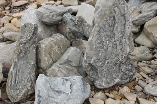 Песчаник декоративный ландшафтный (фр. 300-500 мм)  купить  в Краснодаре песчаник желтый рыжий серый зеленый валун речной окатанный природный песчаника 4 500 руб/т   фото 