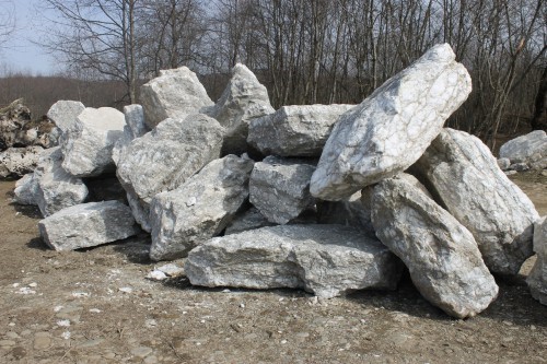  Мраморизированный известняк фр.500-1500 мм.  купить в Краснодаре    7 000 руб/т   фото 