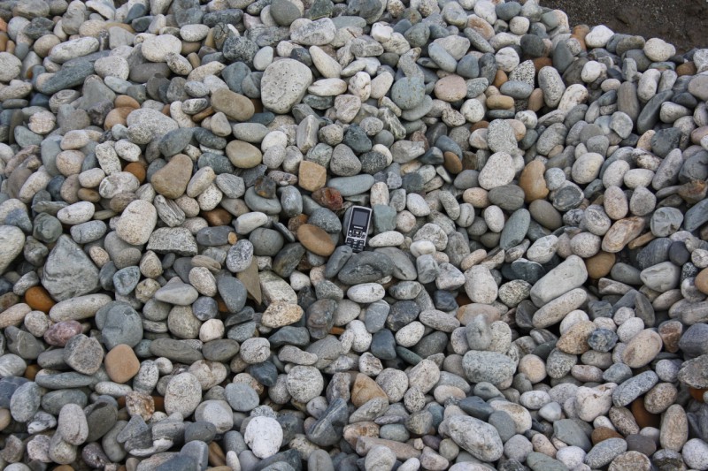  Галька речная окат (серая) фр.40-60 мм купить   в Краснодаре галька речная серый бежевый рыжий коричневый округлый речной камень 4000 руб/т   фото 