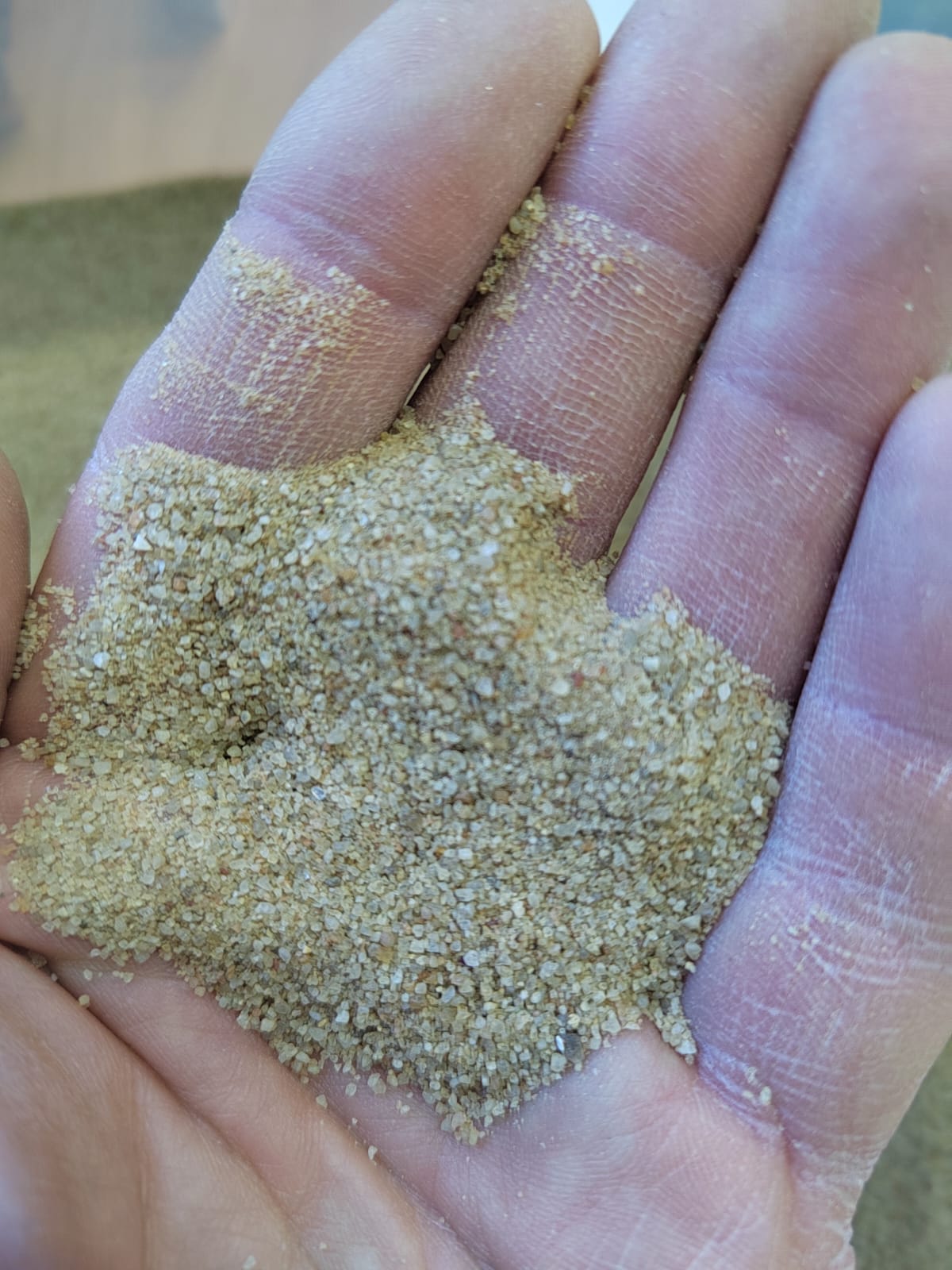 Кварцевый песок для площадок фр. 0,16-0,63 мм.  купить в Краснодаре фото 