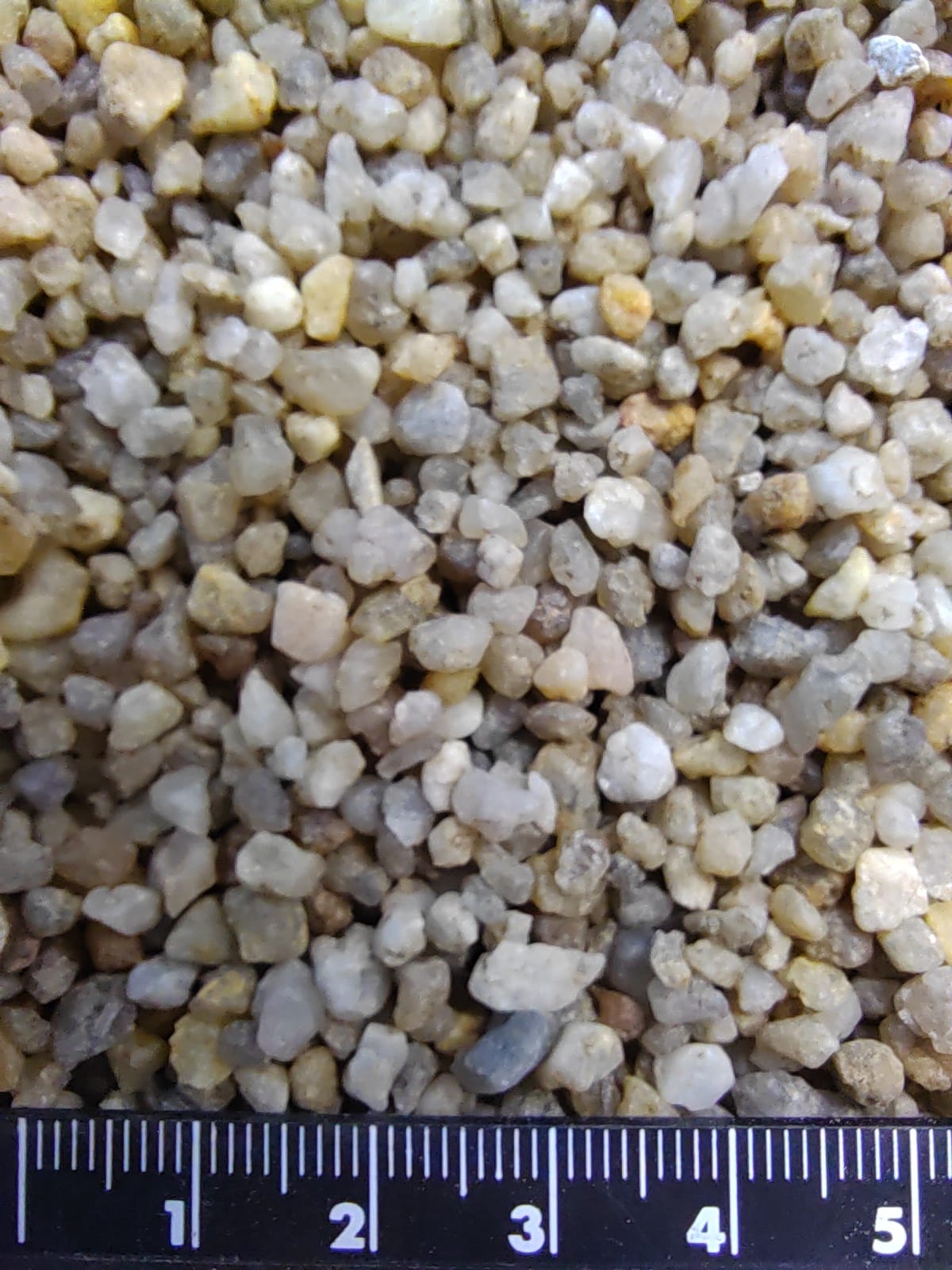 Кварцевый песок для площадок фр. 2-5 мм.  купить в Краснодаре фото 