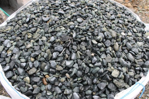  Зеленая галька (щебень галтованный зеленый змеевик) фр. 20-40 мм.  купить  в Краснодаре мрамор зеленый, салатовый оголтованный щебень мраморный 12 500 руб/т   фото 