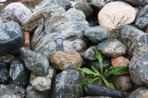  Ландшафтные валунчики фр.100-500 мм.  купить в Краснодаре крупный природный камень серый, темно-серый, светло-серый речной валун крупный 4800 руб/т   фото 