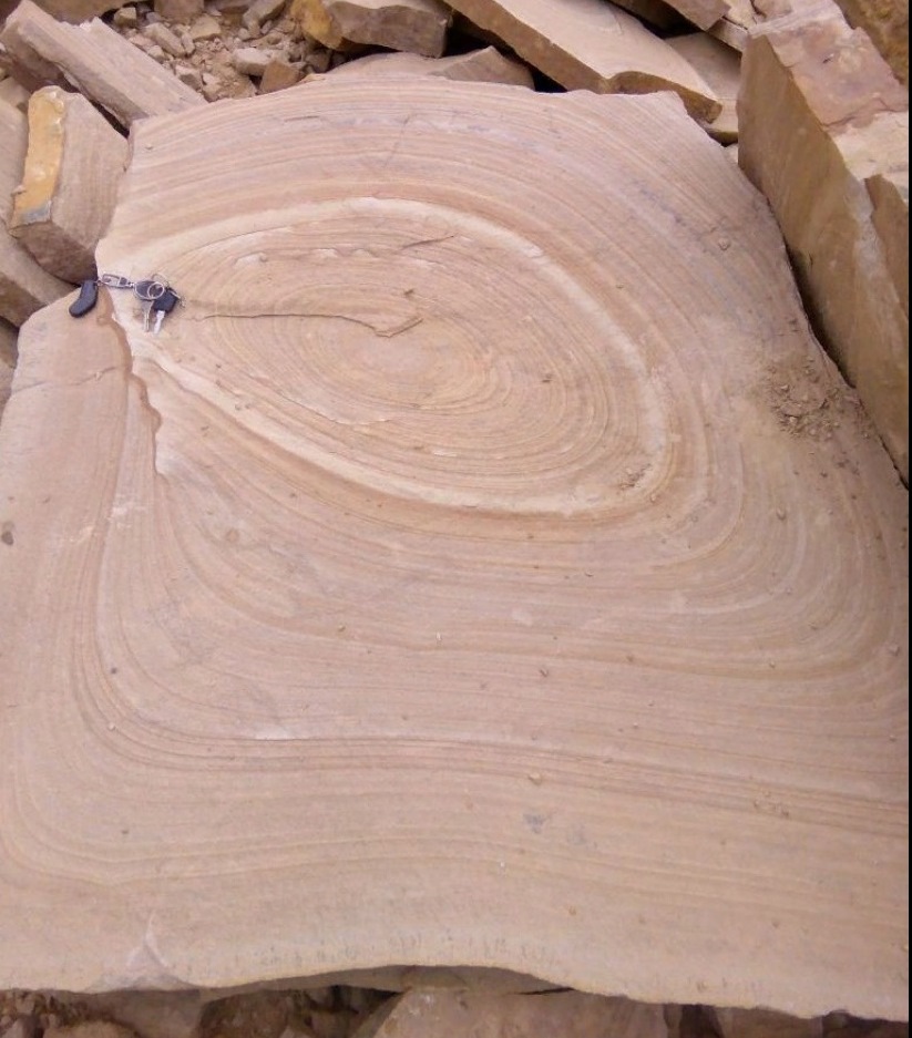 Форматный камень (плаха) пошаговая дорожка от 70-150 см (4 -12 см)  купить  в Краснодаре плитняк  форматный плаха желтый песчаник 9 000 руб/т   фото 