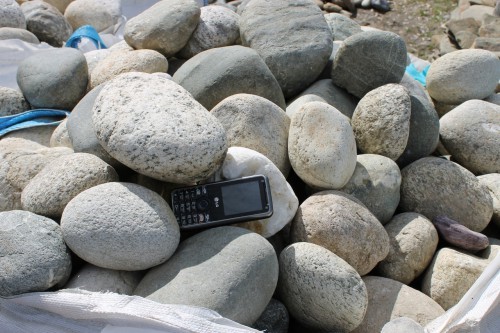  Речной валун (Ассорти) фр.100-300 мм.  купить в Краснодаре галечник серый, темно-серый, светло-серый речная галька крупных размеров 4200 руб/т   фото 