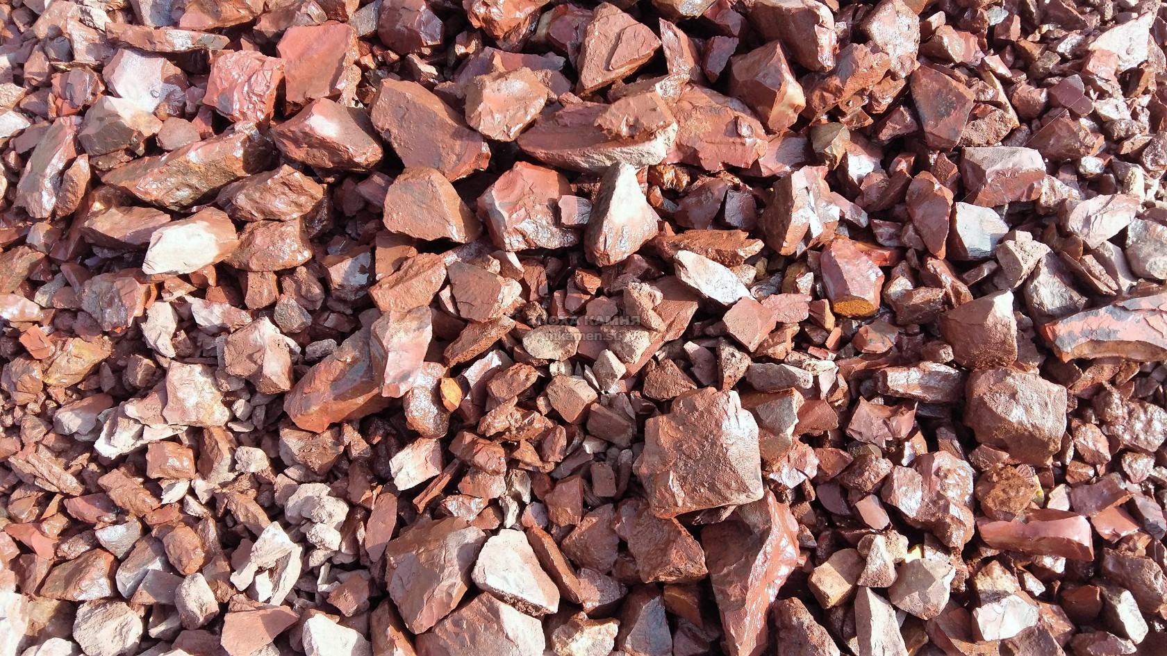 Щебень крошка красный (ЯШМА) фр. 10-20 мм.  купить  в Краснодаре яшма красный, бордовый, оранжевый, рыжий декоративный каменный ландшафтный щебень колотый 6 600 руб/т   фото 