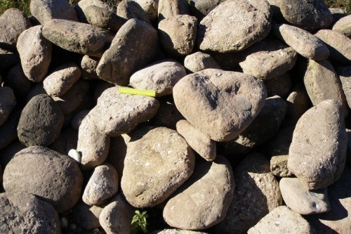  Конгломераты фр. 300-1000 мм.  купить в Краснодаре кварц мрамор диабаз коричневый, серый зеленоватый речной валун крупный 6500 руб/т   фото 