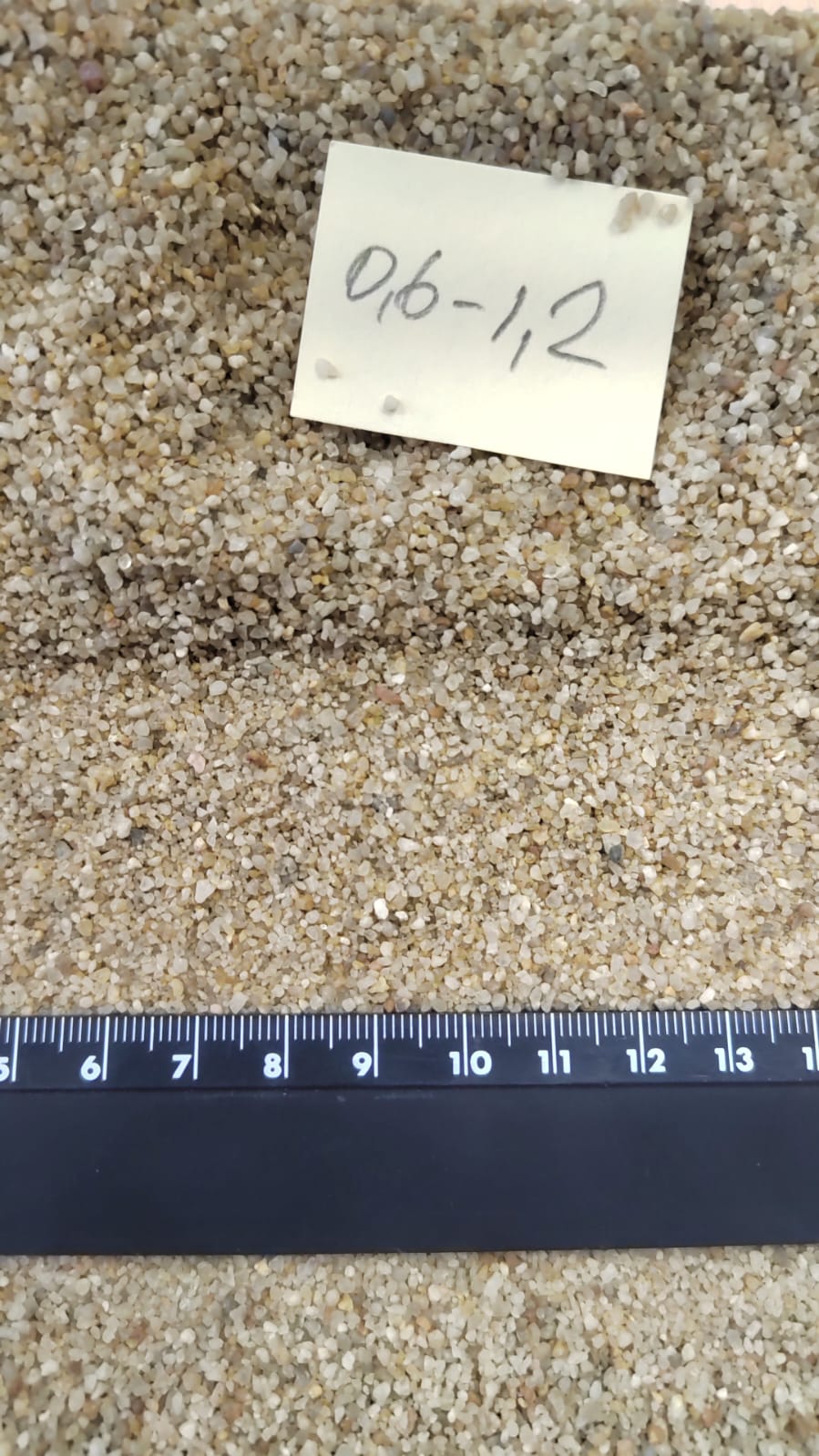 Кварцевый песок для площадок фр. 0,6-1,2 мм.  купить в Краснодаре фото 