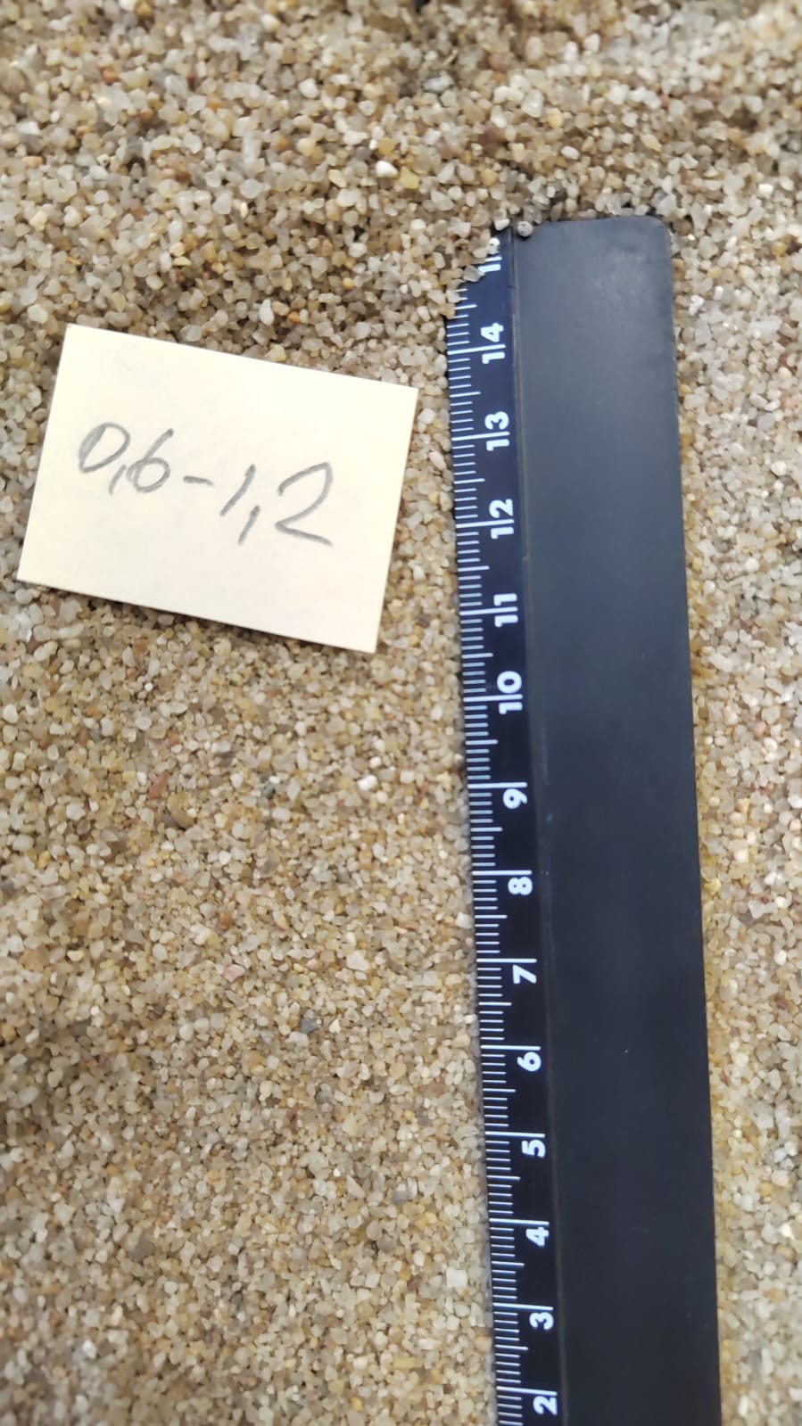 Кварцевый песок для площадок фр. 0,6-1,2 мм.  купить в Краснодаре фото 