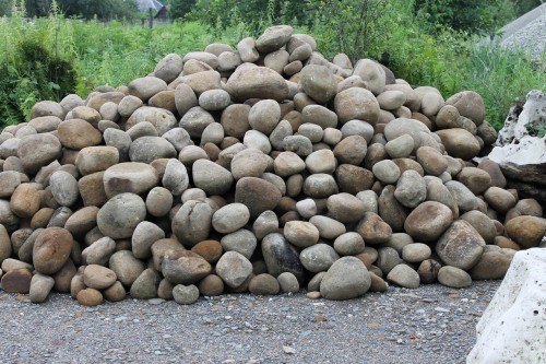  Песчаник ядра, фр. 100-300 мм  купить в Краснодаре песчаник бежевый серый рыжий речная галька 5 000 руб/т   фото 