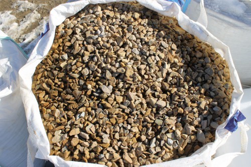  Щебень крошка желтый (песчаник) фр. 20-40 мм.  купить  в Краснодаре песчаник бежевый рыжий каменная крошка песчаника 7 200 руб/т   фото 