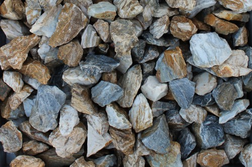  Мраморная крошка (щебень крошка медовый) фр. 20-40 мм.  купить  в Краснодаре мрамор бежевый рыжий желтый ландшафтная мраморная крошка 9900 руб/т   фото 