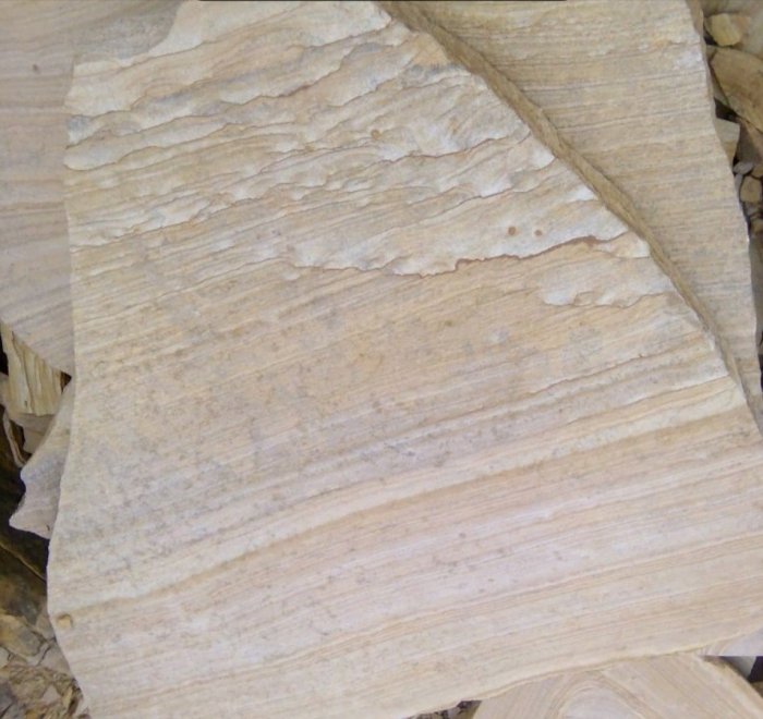  Песчаник пластушка желтый с рисунком (4-6 см)  купить  в Краснодаре плитняк пластушка желтый с рисунком песчаник 9 000 руб/м3   фото 