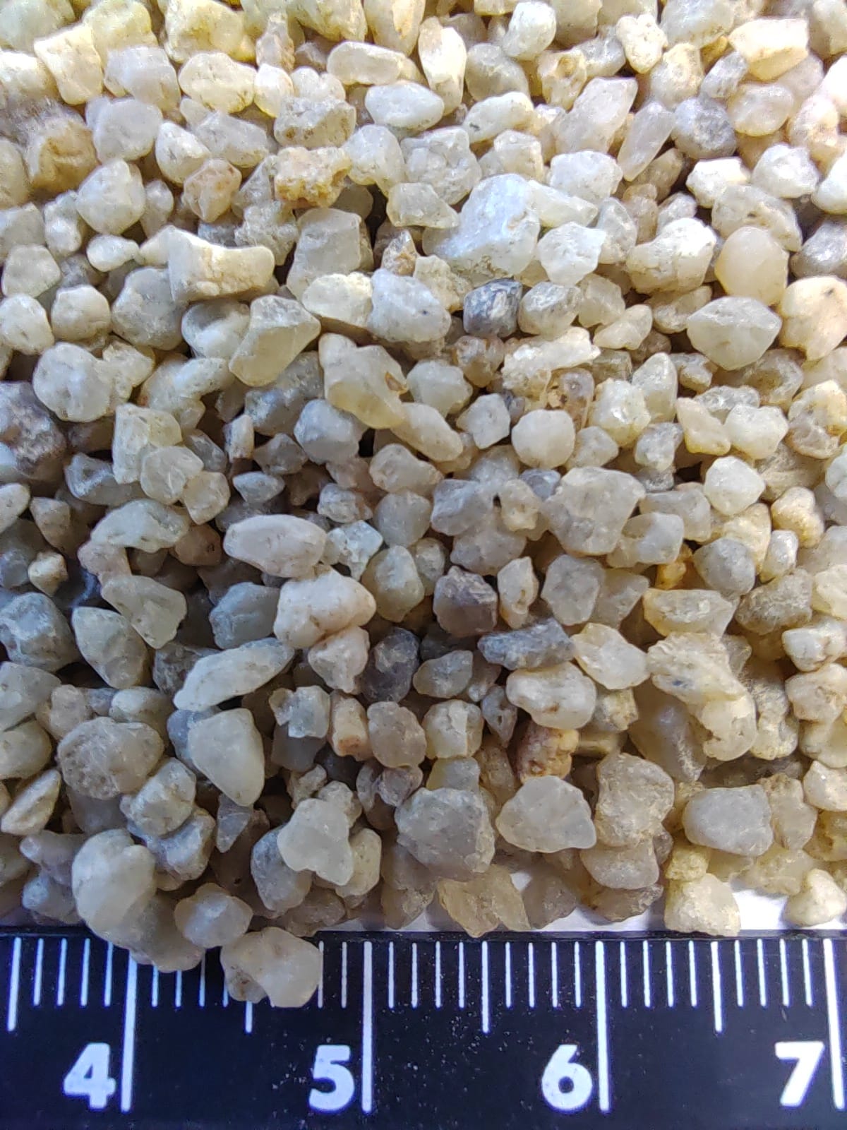 Кварцевый песок для водоподготовки фр. 1,6-3 мм.  купить в Краснодаре фото 