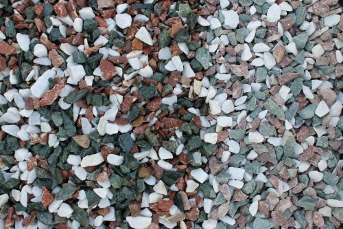  Мраморная крошка (щебень крошка микс: белый-зеленый-розовый) фр. 10-20 мм.  купить  в Краснодаре мрамор белый, зеленый, розовый декоративный ландшафтный колотый щебень 9500 руб/т   фото 