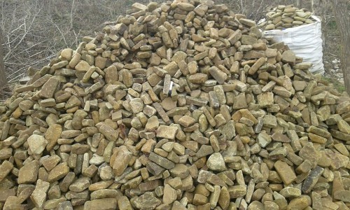 Песчаник для строительства и кладки блочный (фр 100-200 мм)  купить  в Краснодаре песчаник бежевый серый рыжий валун мелкий для строительства песчаник 6500 руб/т   фото 