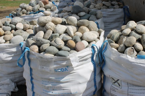  Речной валун (Ассорти) фр.100-300 мм.  купить в Краснодаре галечник серый, темно-серый, светло-серый речная галька крупных размеров 4200 руб/т   фото 