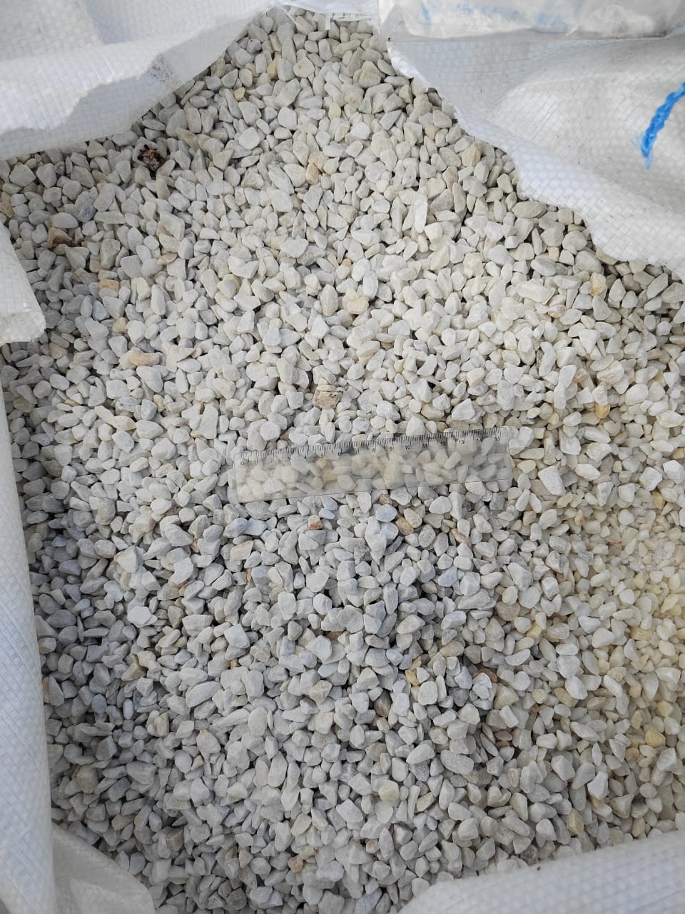  Мраморная крошка, щебень, цвет-белый, фр. 5-10 мм.  купить  в Краснодаре мрамор белый, айвори, молочный мраморная каменная крошка ландшафтная 9500 руб/т   фото 