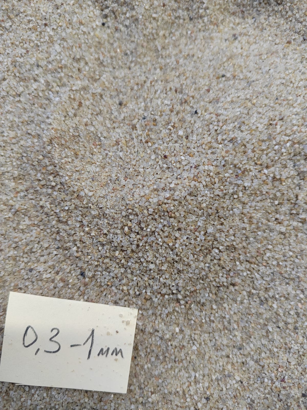 Кварцевый песок для площадок фр. 0,3 - 1 мм.  купить в Краснодаре фото 
