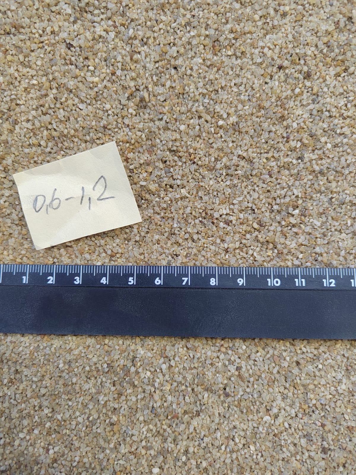 Кварцевый песок для площадок фр. 0,6-1,2 мм.  купить в Краснодаре фото 