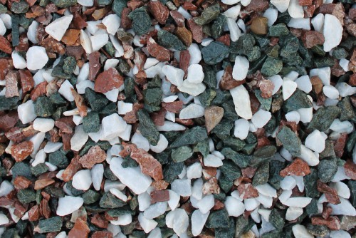  Мраморная крошка (щебень крошка микс: белый-зеленый-розовый) фр. 10-20 мм.  купить  в Краснодаре мрамор белый, зеленый, розовый декоративный ландшафтный колотый щебень 9500 руб/т   фото 