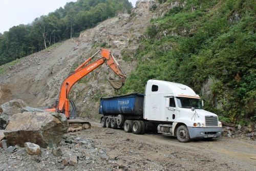  Гранит скальник (серо-зеленый) фр. 500-1500 мм.  купить в Краснодаре гранит мрамор  серый зеленый темно-серый глыба скальная колотая ландшафтная 7 500 руб/т   фото 