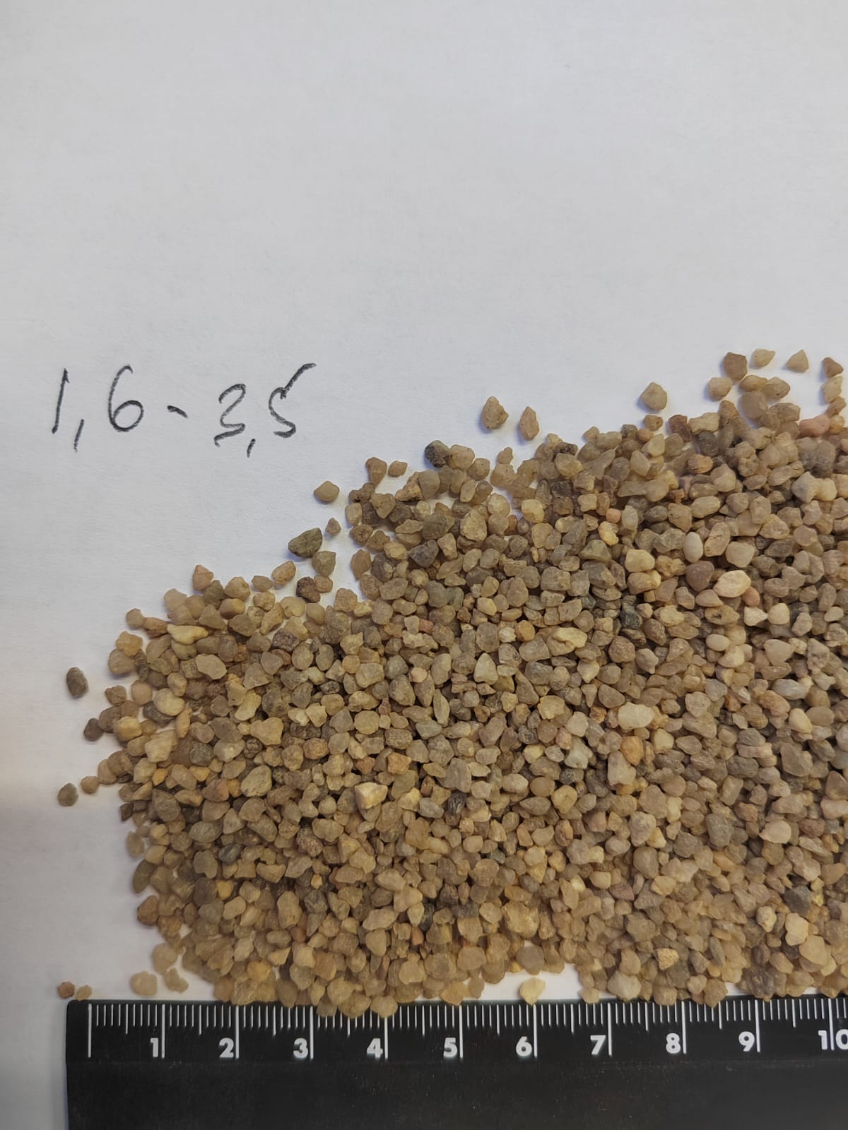 Кварцевый песок для водоподготовки фр. 1,6-3 мм.  купить в Краснодаре фото 