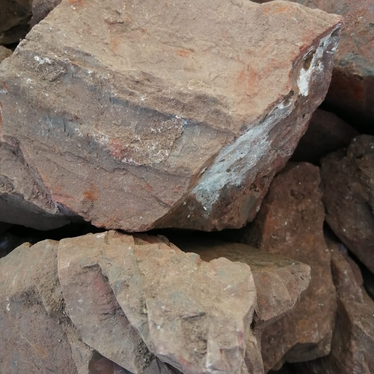 фото Яшма красная  (фр. 70-100 мм)  купить в Краснодаре в интернет-портале 