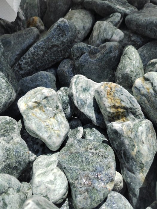 Галтованный жадеит (фр. 70-100 мм) фото заказать  Краснодаре