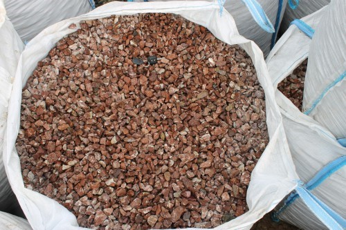  Мраморная крошка (щебень крошка розовый) фр. 10-20 мм.  купить  в Краснодаре мрамор розовый, красный каменная декоративная крошка ландшафтная 7700 руб/т   фото 