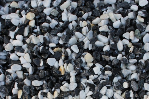  Мраморная крошка (щебень крошка микс : белый-черный-розовый) фр. 5-10 мм.  купить  в Краснодаре мрамор белый, черный, розовый, разноцветный микс декоративная мраморная каменная крошка 9500 руб/т   фото 