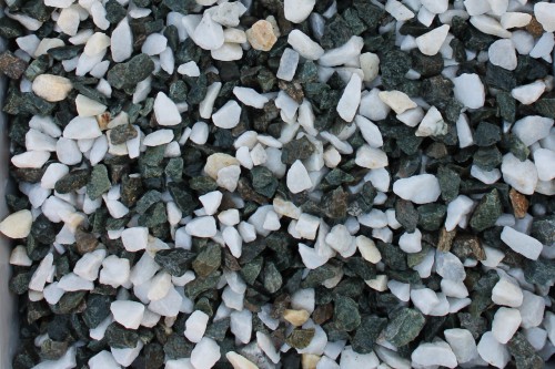  Мраморная крошка (щебень крошка микс: белый-зеленый-розовый) фр. 10-20 мм.  купить  в Краснодаре мрамор белый, зеленый, розовый декоративный ландшафтный колотый щебень 9500 руб/т   фото 