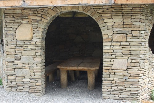  Песчаник для строительства и кладки блочный (фр 100-200 мм)  купить  в Краснодаре песчаник бежевый серый рыжий валун мелкий для строительства песчаник 6500 руб/т   фото 