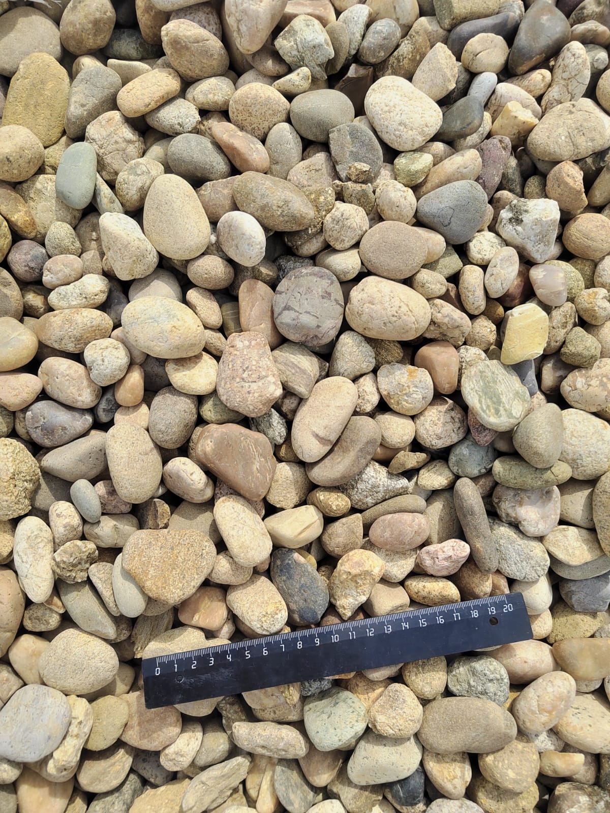  Галька речная окат рыжая фр. 20-40 мм. купить   в Краснодаре галька речная окатанная рыжая желтая серая округлая речная галька 4000 руб/т   фото 