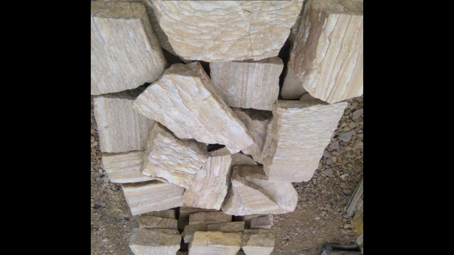 Песчаник пластушка желтый с рисунком (4-6 см)  купить  в Краснодаре плитняк пластушка желтый с рисунком песчаник 9 000 руб/м3   фото 