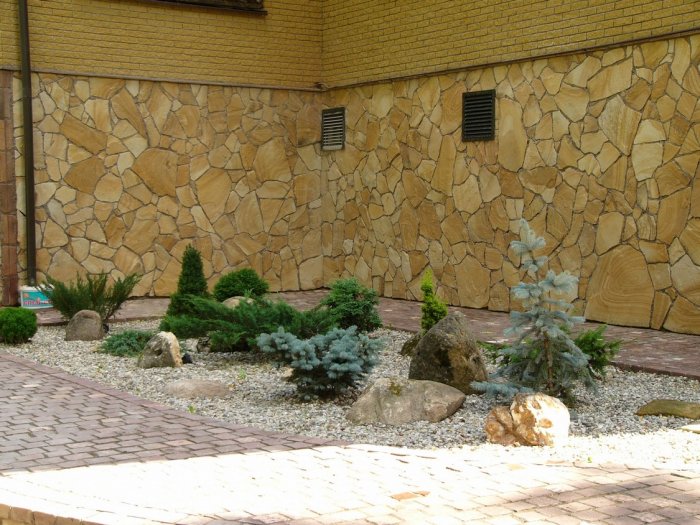  Песчаник пластушка желтый с разводом под дерево (2 см)  купить  в Краснодаре плитняк желтый с разводами, желтый, рыжий, серый песчаник пластушка рваная ландшафтная 11 000 руб/м3   фото 