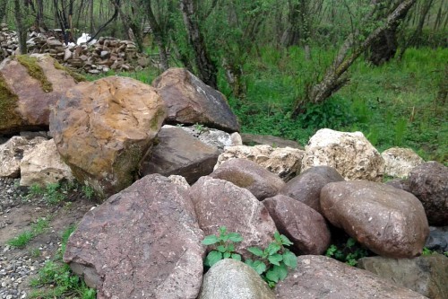  Конгломераты фр. 300-1000 мм.  купить в Краснодаре кварц мрамор диабаз коричневый, серый зеленоватый речной валун крупный 6500 руб/т   фото 