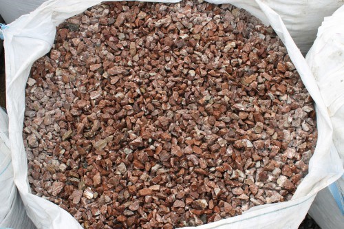  Мраморная крошка (щебень крошка розовый) фр. 20-40 мм.  купить  в Краснодаре мрамор розовый, красный мраморная крошка декоративная 7700 руб/т   фото 