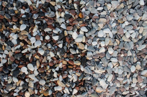  Микс мраморной гальки (щебень галтованный микс:белый-черный-розовый-медовый) фр.10-20 мм.  купить  в Краснодаре мрамор белый, медовый, черный, розовый мраморный декоративный ландшафтный окатанный округлый галтованный щебень 14500 руб/т   фото 